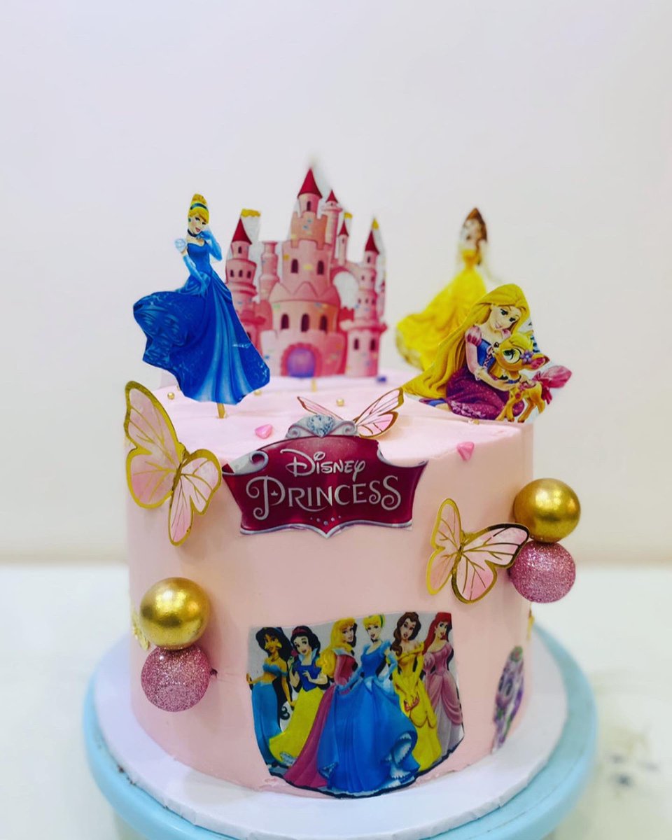 0luwatosiin___'s tweet photo. Hi I’m Tosin,I make the best cakes in Lagos.yummy and beautiful cakes. Always ready to Deliver the best🎉 https://t.co/y6xmkS6mCF