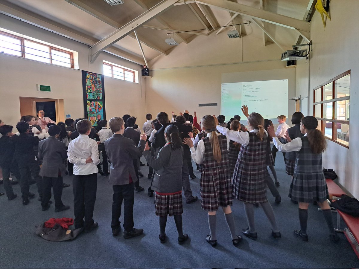 HoneyHiveEduc's tweet photo. We have really enjoyed having the Welsh National Opera in today leading a workshop @BablakeJunior for Year 5. As well as the creative learning that occurred, it was lovely to hear the self-confidence from the performers. #MusicMatters #BablakeBreadth https://t.co/HgOIwnHndD
