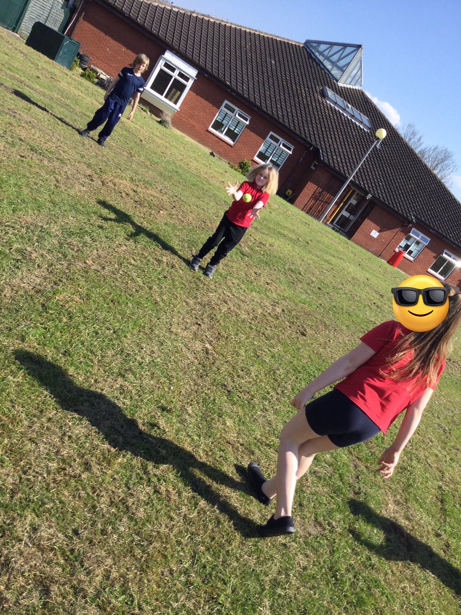 MD_Class3's tweet photo. ROUNDERS 🎾 
Class 3 have been practising rounders in preparation for our trust wide rounders competition 👍🏻
@MillDamSchool https://t.co/ySr5fwYF7x