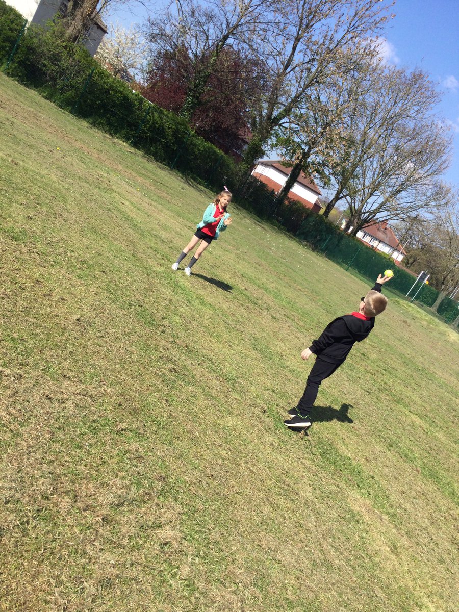 MD_Class3's tweet photo. ROUNDERS 🎾 
Class 3 have been practising rounders in preparation for our trust wide rounders competition 👍🏻
@MillDamSchool https://t.co/ySr5fwYF7x