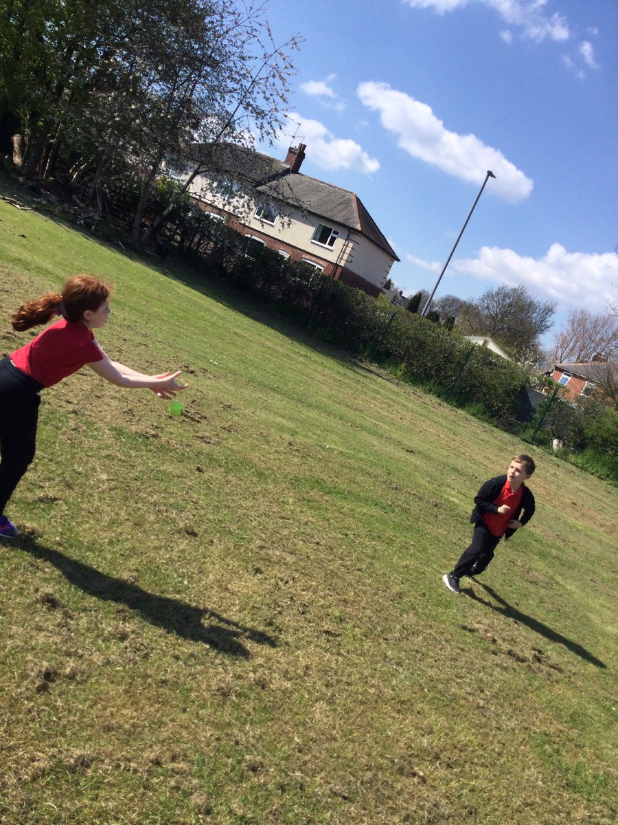 MD_Class3's tweet photo. ROUNDERS 🎾 
Class 3 have been practising rounders in preparation for our trust wide rounders competition 👍🏻
@MillDamSchool https://t.co/ySr5fwYF7x