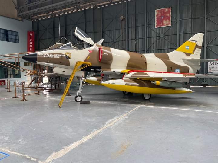 gonzaconti_18's tweet image. Todo listo para mañana!!!!
#A4C #Skyhawk #Malvinas @FuerzaAerea_Arg #FuerzaAereaArgentina @GTRAH4MORON #MuseoNacionalDeAeronautica #Moron #BaseAereaMoron