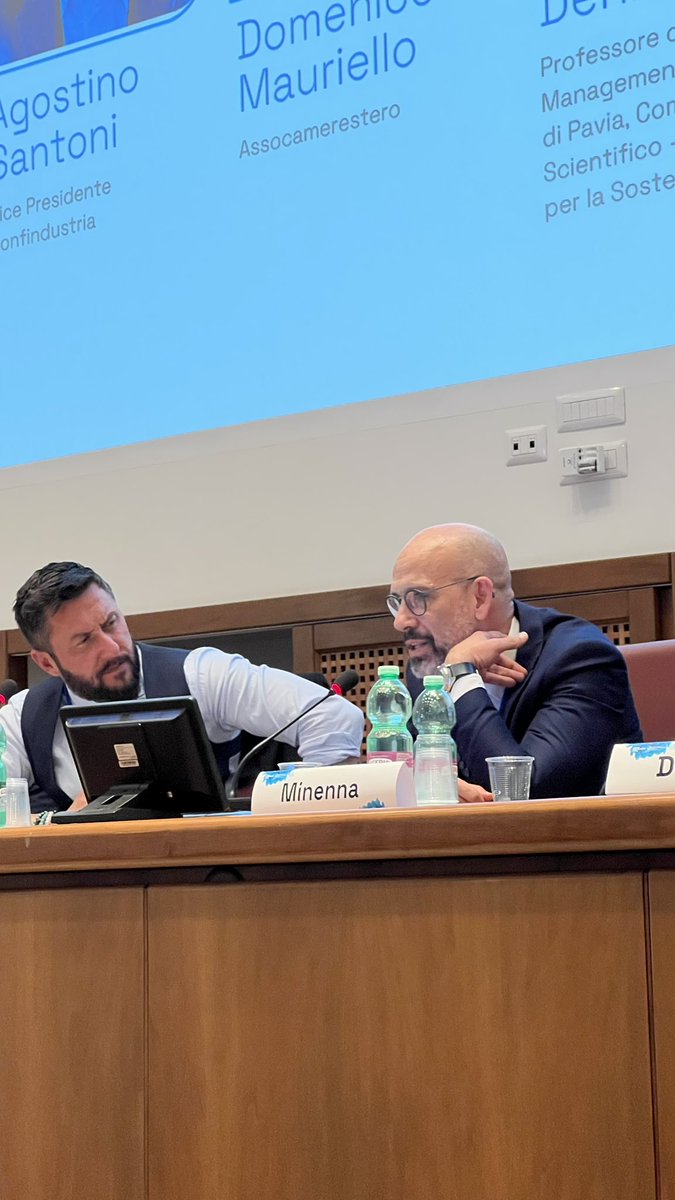 “Quello del Digitale è un tema oggi fondamentale. E qualunque Paese non lo consideri, è destinato ad essere marginalizzato”

🗣️ <a href="/hermanfenderson/">Mauro Minenna</a>, Direttore Generale <a href="/ACI_Italia/">ACI</a>.

#SostenibilitàDigitale