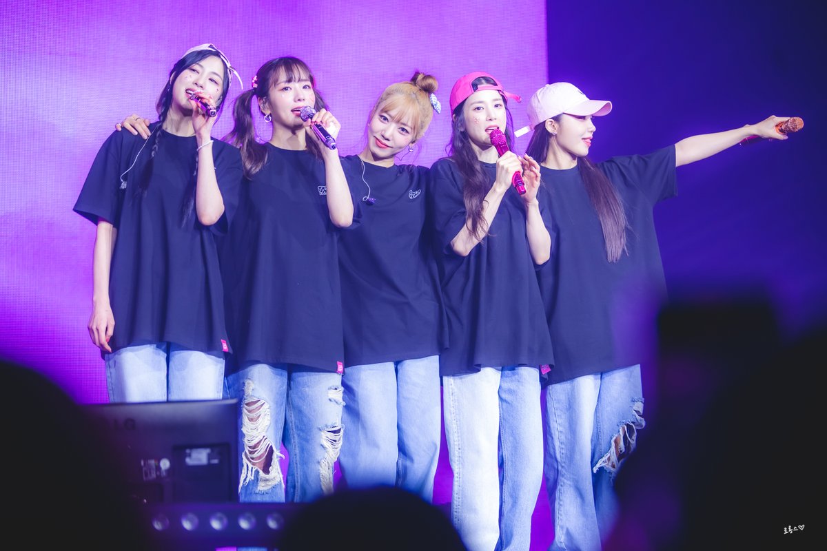 lawrongce's tweet photo. 우리 12주년 축하해요
어떻게 되더라도
앞으로도 에이핑크 입니다
앞으로도 　판다　 입니다
❤️💚💙💜💛

@Apinkpcr @Apinkbm @apinkjej
@Apinkknj @Apinkohy

#Apink #에이핑크
#Apink_12th_Anniversary
#벌써_12주년_앞으로도_판다입니다 https://t.co/8SCLhThCIf