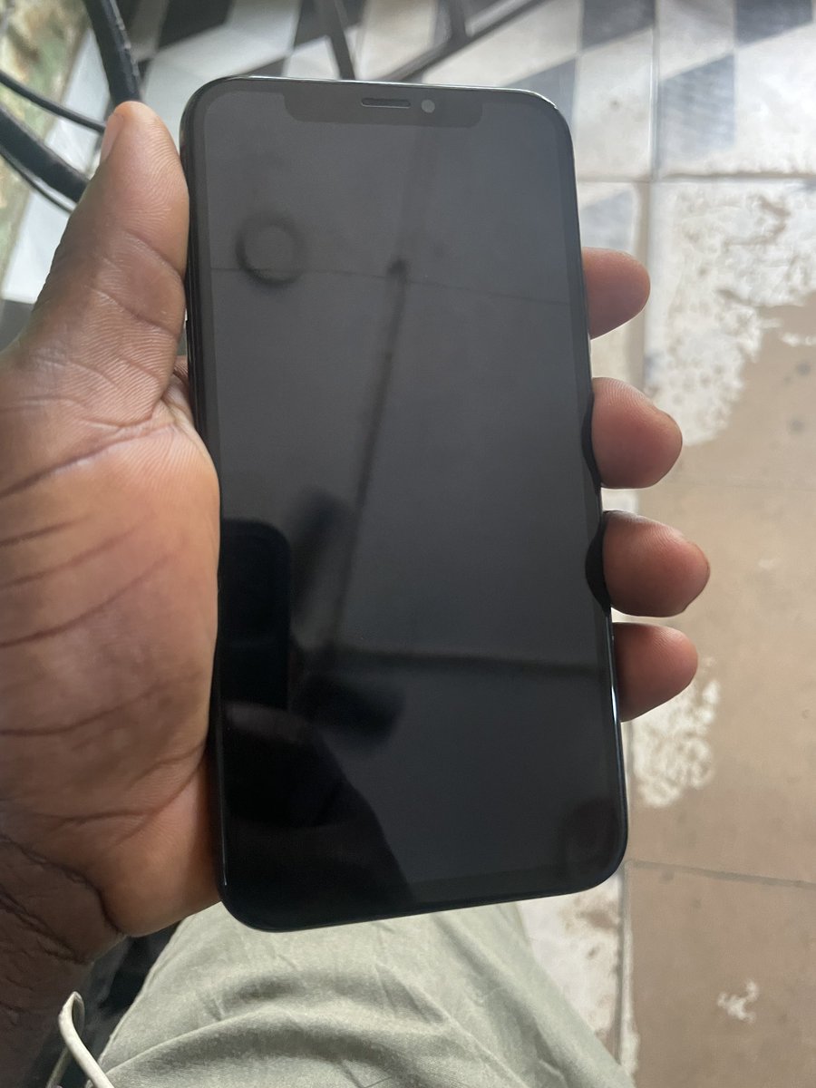 sancetech's tweet image. #fastdeal
IPhone X 64GB 
Battery health:80% Bh 
Condition: cracked screen and working perfectly 
Face ID : perfectly working 
Price : 110k
Dm/call :08101552461 
Delivery is nationwide 📦