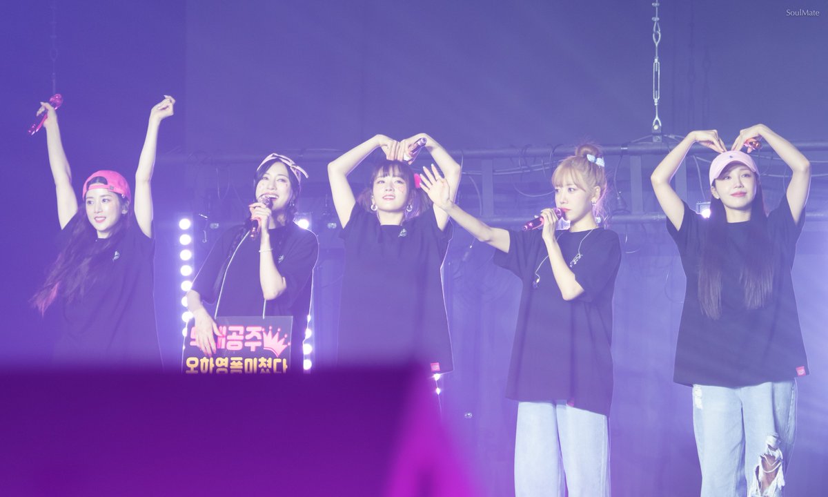 SoulMate0419's tweet photo. 나를 믿어줘 
변치 않을게 지금 이 자리에 있을게

앞으로도 판다입니다🐼

#에이핑크 #Apink 
#Apink_12th_Anniversary 
#벌써_12주년_앞으로도_판다입니다 
#Apink_12_birthday

@Apinkpcr @Apinkbm @Apinkjej 
@APINKKNJ @Apinkohy https://t.co/weSzCRRkal