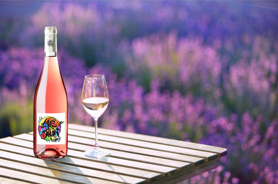 univercellar's tweet photo. Découvrez la collaboration unique entre UniverCellar et Mas de Jallon pour créer des bouteilles de vin rouge, blanc et rosé associées à des NFT 🍷🖼️🍾 Une expérience de dégustation authentique et innovante ! #vin #NFT #collaboration #UniverCellar #MasdeJallon https://t.co/bNxTD1EO1H