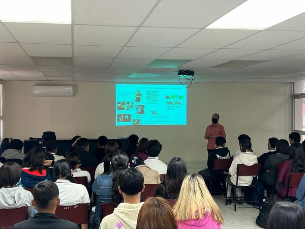 CapaNegras's tweet photo. Plática sobre Prevención de Adicciones al los alumnos del CBTIS #34 de Piedras Negras, impartido por la Lic. Alma Ivonne Mendez Romero.
@Jurisdiccion1PN @CONADICmx 
#JuntosPorLaPaz
#ConadicTeEscucha
#CuidaTuSaludMental
@ceca_coahuila @CapasCoahuila https://t.co/CDejYj3lE7