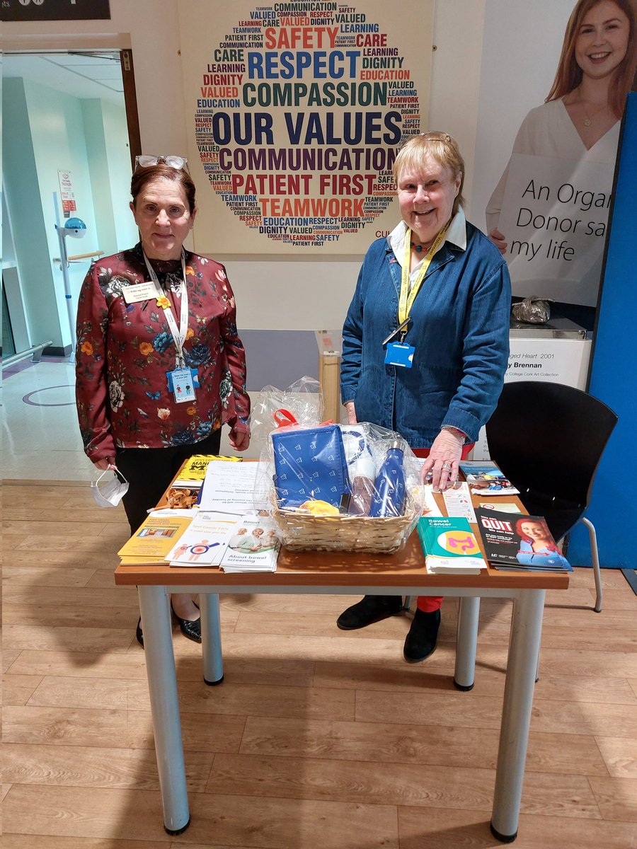 Bowel Cancer awareness stand today facilitated by our wonderful volunteer Eleanor thanks everyone for stopping by <a href="/CUH_Cork/">Cork University Hospitals</a> <a href="/IrishCancerSoc/">Irish Cancer Society</a> <a href="/cancernursecuh/">Cancer Nursing CUH</a>