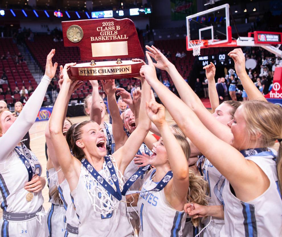 ElkNorthGBB's tweet photo. Get signed up for our youth camp May 30- June 1 and an opportunity to BALL WITH THE PACK ➡️https://t.co/re5omLnwod.    #3-PEAT https://t.co/MZ87VzhpcM