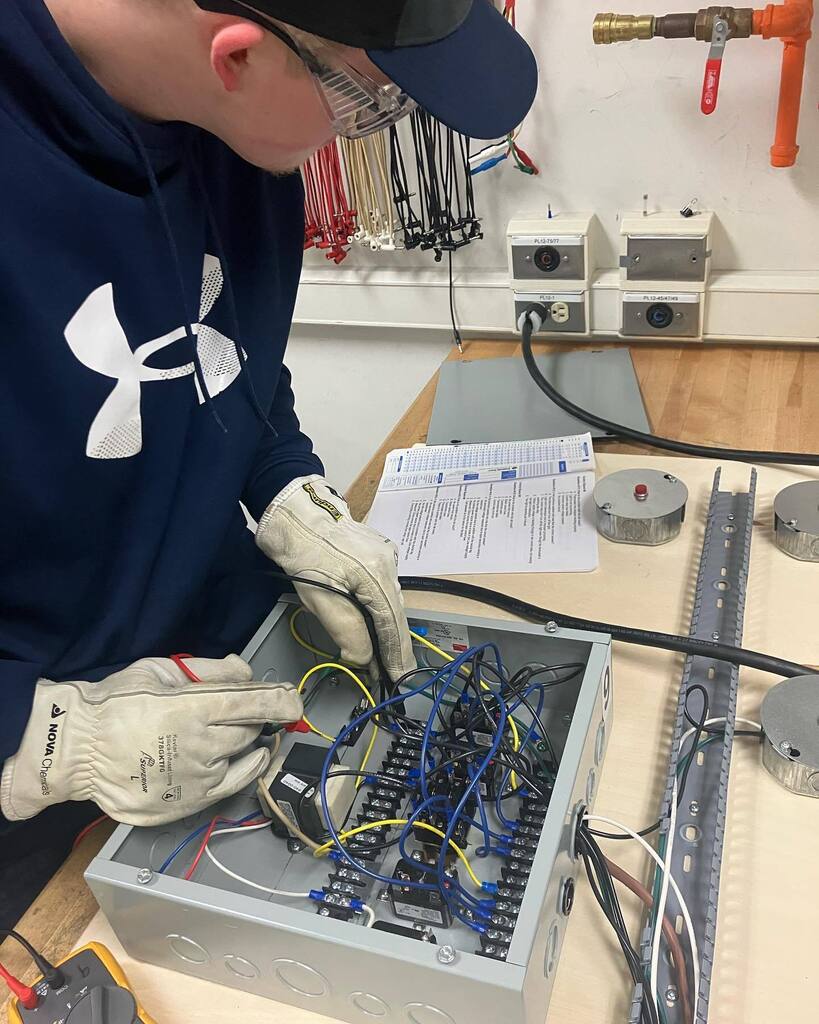 NAIT_HVACR's tweet photo. Final lab assessment of the year, troubleshooting HVAC control circuits Scantron style. #naithvacr #naitschoolofskilledtrades #troubleshooting #hvaclife #finalassessment https://t.co/WJQQC4ixxq