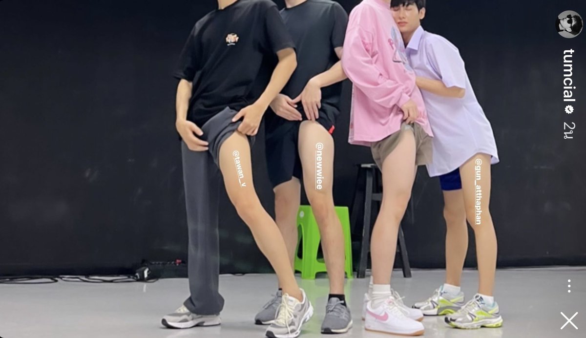 offgun_family's tweet photo. ซบอกไปเลยค่ะ 🥲 

📸 : https://t.co/FYpkc8PKpK

#ออฟกัน #OffGun
#BelucaConcert https://t.co/7qnckzTt4k