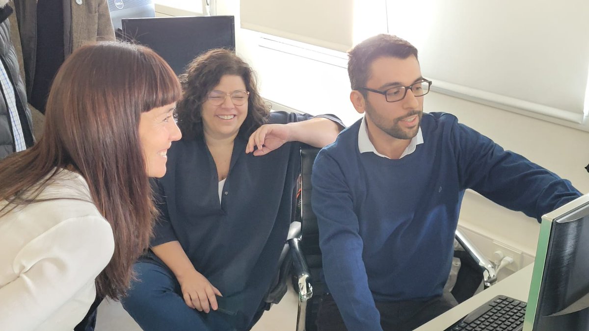 yatirisARG's tweet photo. Finalmente, @ignaciorlando hizo una demo de los algoritmos de @retinarARG para detección de retinopatía diabética y glaucoma a partir de fotografías de fondo de ojo, desarrollados junto a @Tomass_Castilla, @TelescoLucas y @eugee22, fundamentales para screening temprano! 5/6 🧵 https://t.co/Tt5b7RfgMA