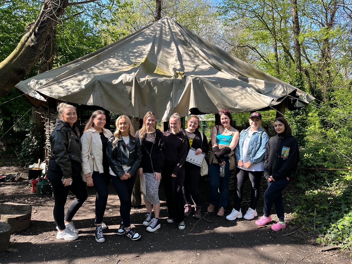 Our final student group of the day, ready to complete their woodland activity. @TCVhollybush #UoL_MHN #UoLNM6