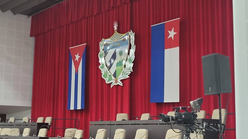 CanalCaribeCuba's tweet photo. #AsambleaDelPueblo 🇨🇺 #Cuba 

Lista cobertura desde el  Palacio de Convenciones. Constitución de la @AsambleaCuba, elección de su dirección, del Consejo de  Estado, del Presidente y Vicepresidente de la República, así como designación del Primer Ministro.

✍️📸 @Humbert31411593 https://t.co/wGIm8VGbyS