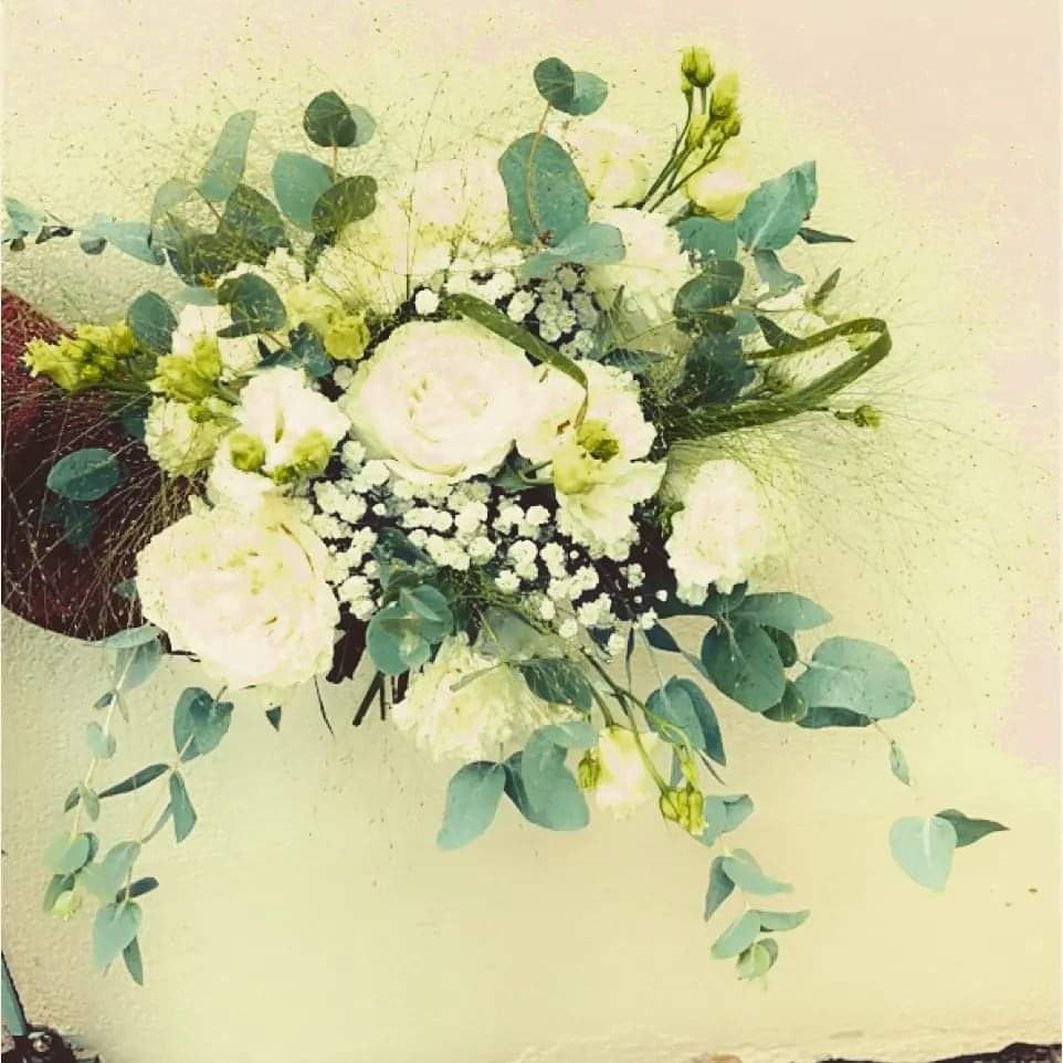LilieSegato's tweet photo. Aujourd'hui nous célébrons l'union de E&amp;D 
Malgré le temps plan b mis en place installation réception
Cérémonie religieuse avec cortège

Félicitations aux heureux mariés
 
#mariage
#wedding
#domaineviticole 
#southoffrance
#Var
#Paca https://t.co/L4ZOtMjgTr