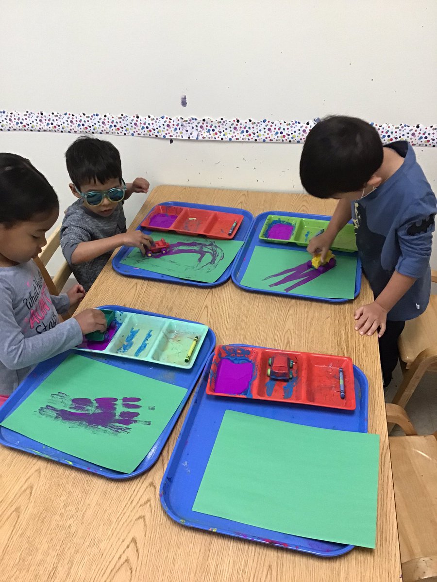 bergeregner's tweet photo. Painting with cars and learning about wheel and axles. #pkp @OakPark97 @BearsLongfellow https://t.co/fyO84Judei
