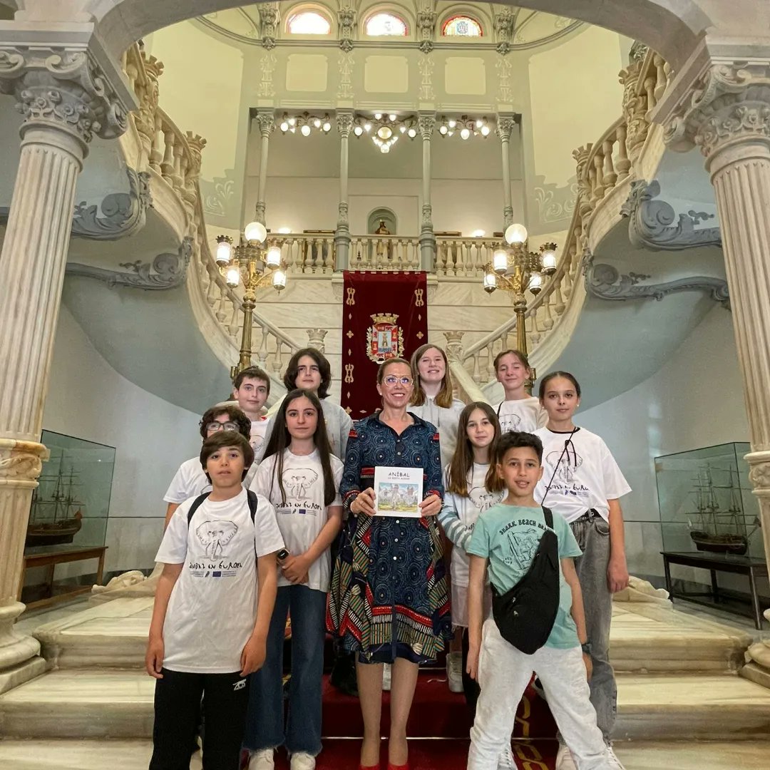 AnibalenEuropa's tweet photo. Ayer visitamos el Palacio Consistorial, donde fuimos recibidos por la Vicealcaldesa Ana Belén Castejón. Gracias al @aytocartagenaes por permitirnos visitar un edificio único y maravilloso. 
#ErasmusPlus #Anibaleneuropa #CyR https://t.co/YdXKB5zqrP