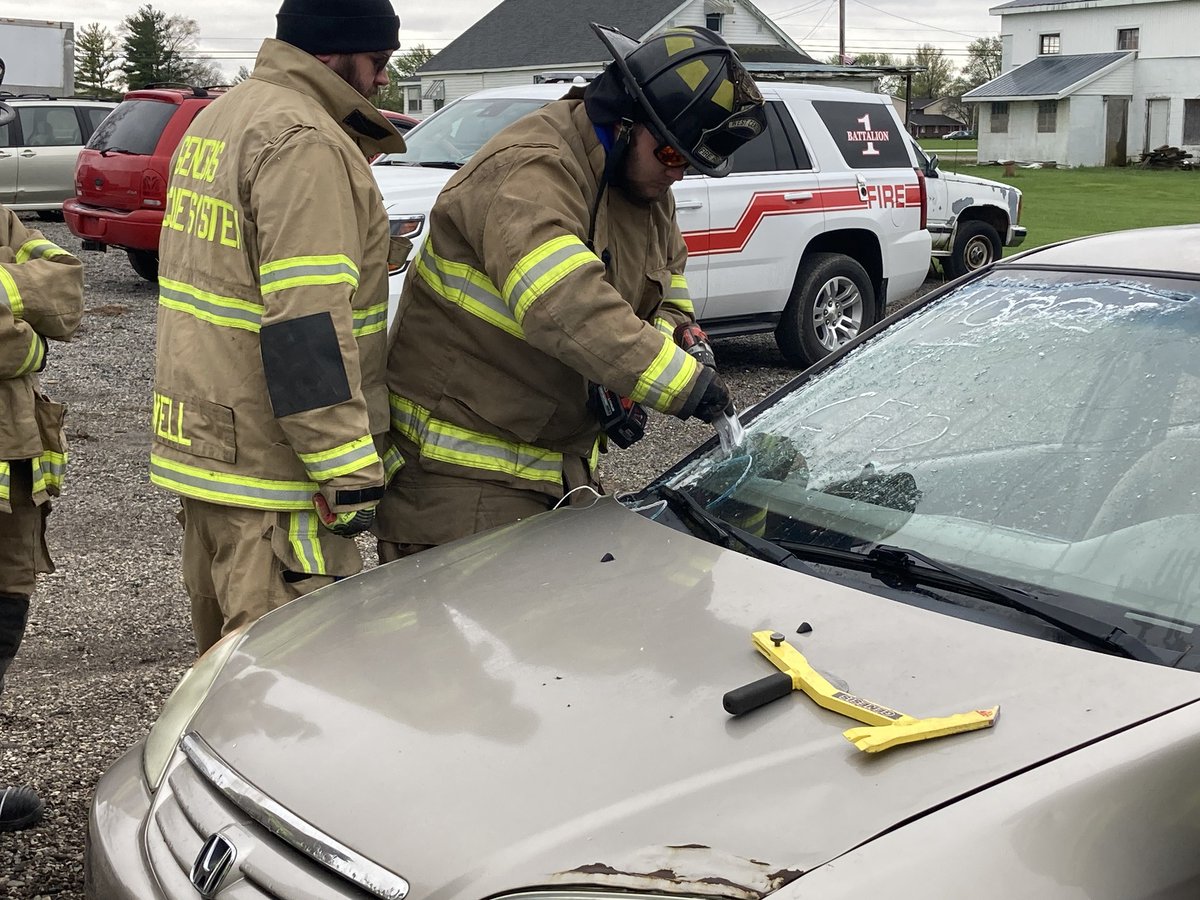 westcentralcte's tweet photo. Yesterday Fire &amp; Rescue students trained on vehicle rescues. 🚗 A big thank you to Mitchell Powell from Howell Rescue Systems for training the students, and to Wilson's Towing for providing the cars and space to train. #cte #firerescue https://t.co/775cweUMYM