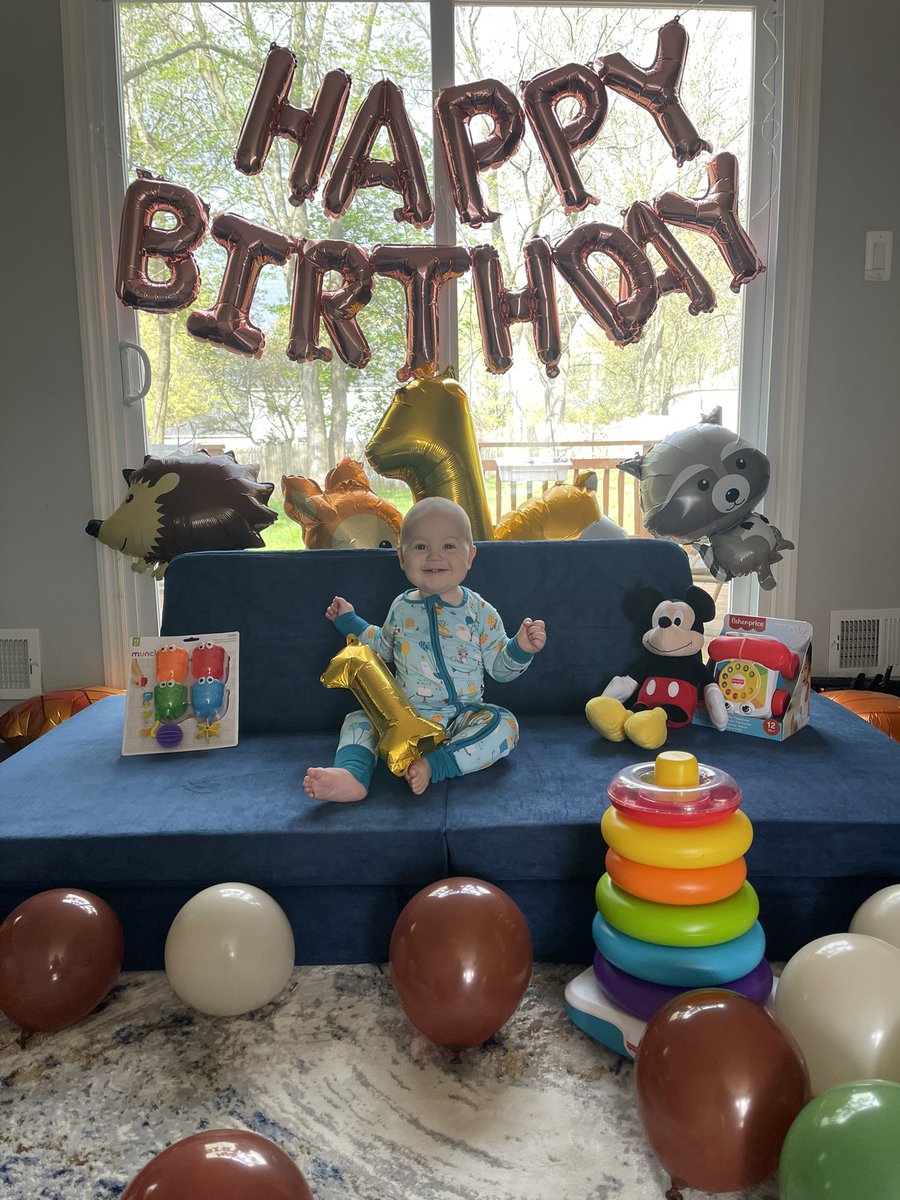MrsHansenRVS's tweet photo. Happy 1st Birthday Charles❤️🧁 https://t.co/38dp2T2yoL