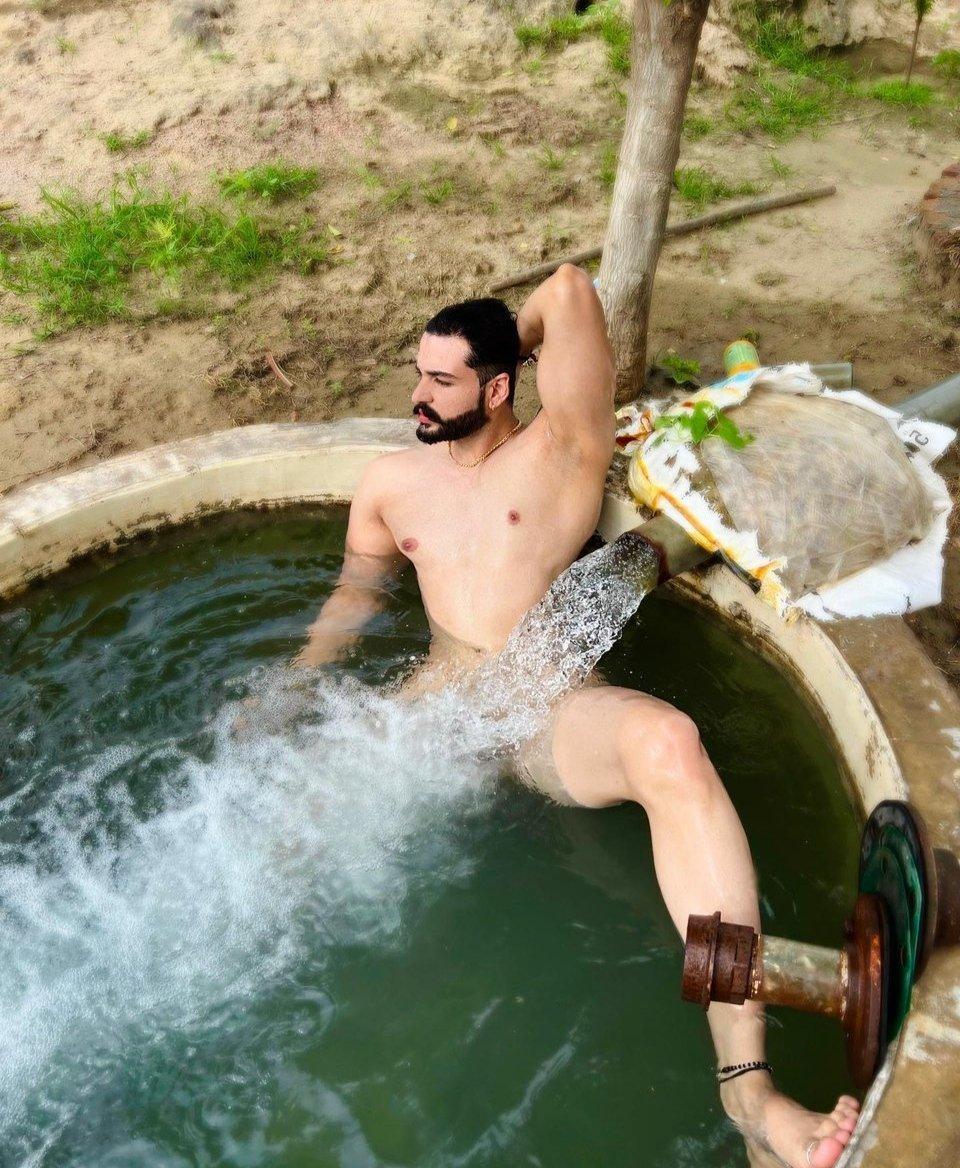 krick8802's tweet photo. He forcefully take blowjob from me in underwater https://t.co/51jhQRFsB5