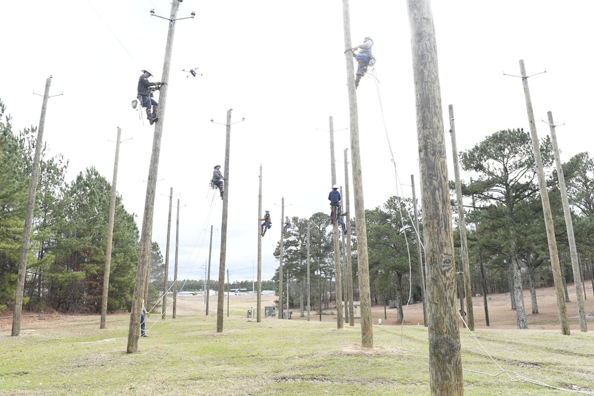 alabamapower's tweet image. Selfless. Dedicated. Brave. In celebration of #lineworkerappreciationday, join us in thanking our everyday heroes.