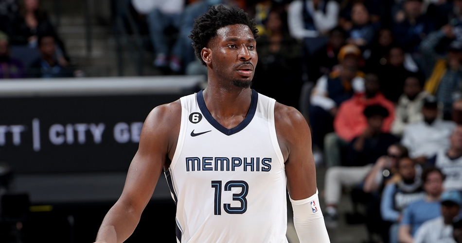 Ls8Betting's tweet photo. 🏀 NBA’de Yılın Savunmacısı Jaren Jackson Jr.

🏀 Yılın Savunmacısı ödülünün sahibi Memphis Grizzlies‘ın 23 yaşındaki oyuncusu Jaren Jackson Jr seçildi. Başarılı oyuncu, bu ödülü kariyerinde ilk kez kazandı.

🏀 Bu sezon Batı’yı ikinci sırada tamamlayan Grizzlies‘ta 63 maçta forma giyen genç uzun, 3.0 blok ve 1.0 top çalma istatistikleriyle inanılmaz bir savunma performansına imza atmıştı.

Final DPOY results
1. Jaren Jackson Jr.
2. Brook Lopez
3. Evan Mobley
4. Draymond Green
5. Bam Adebayo
6. Giannis Antetokounmpo
7. OG Anunoby/ Jrue Holiday
9. Joel Embiid / Nic Claxton
11. Alex Caruso
12. Jimmy Butler

#NBAPlayoffs #Basketoffice