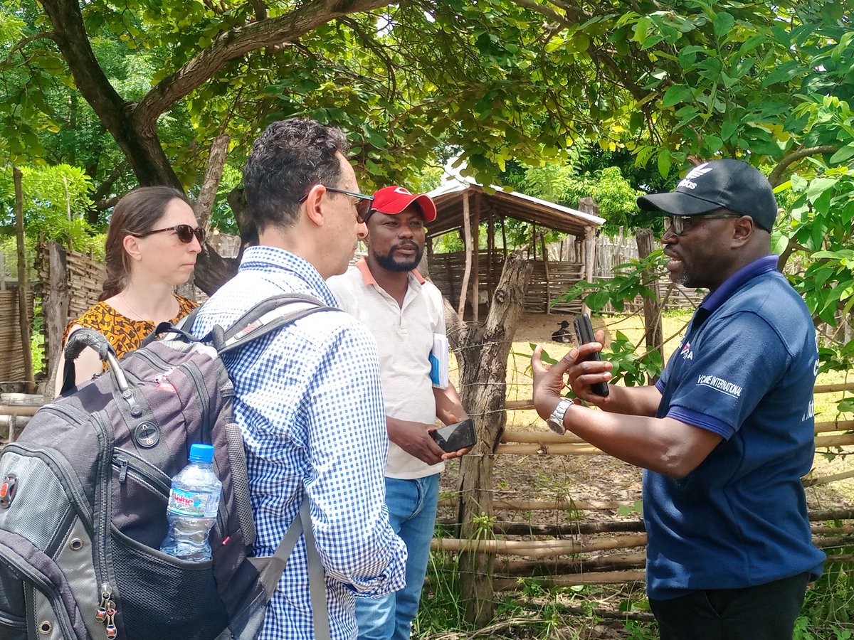 ucjgtogo's tweet photo. Mission de supervision de l'équipe de projet SAFARI ce matin au centre CFER de @ucjgtogo sis à Avétonou.
#safari #CFER #ymca #AfD https://t.co/a5V2IZrWHz
