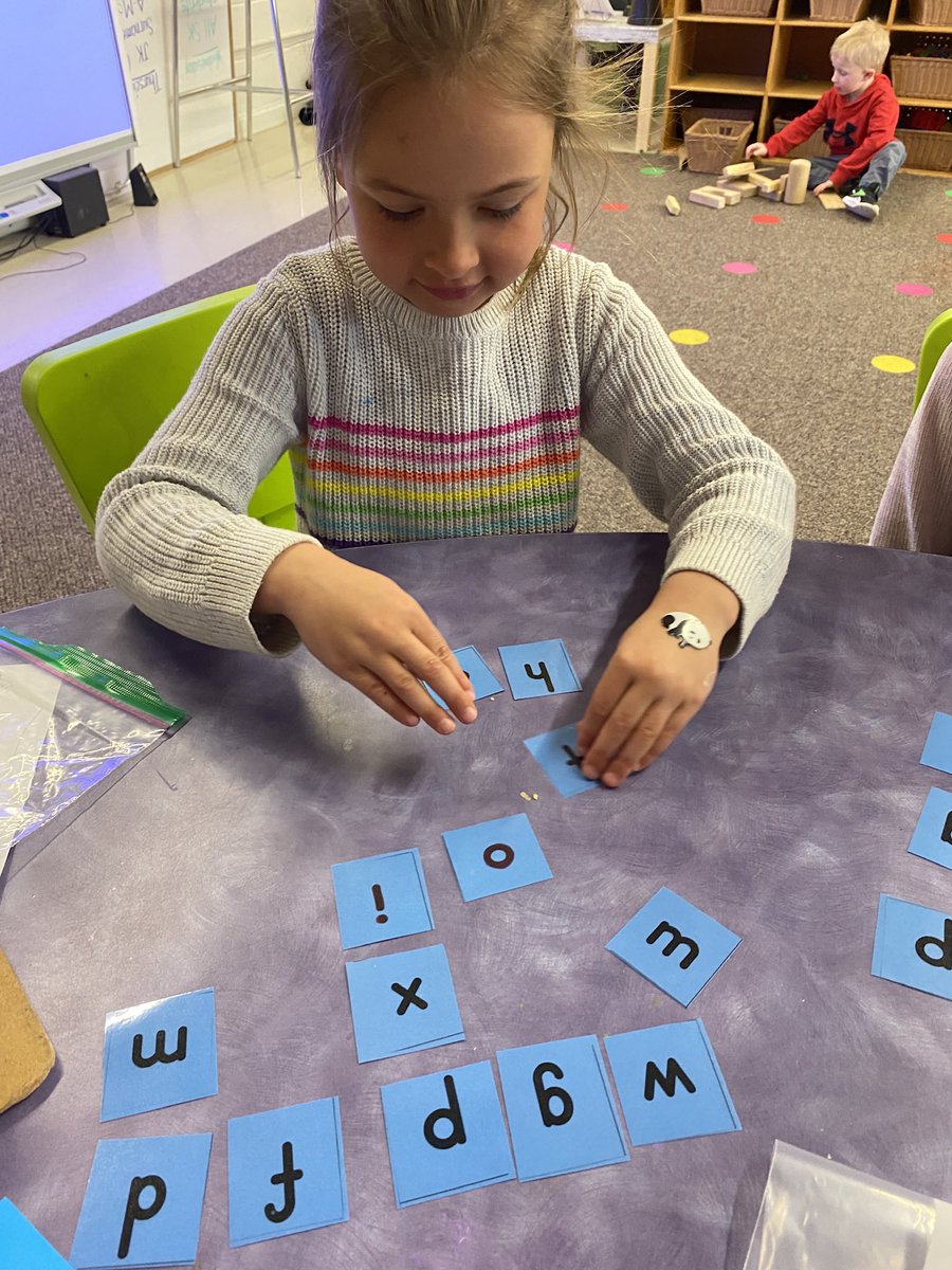 Playing “Switch It” today for our small groups. Using word chains to manipulate our sounds to create new cvc words! <a href="/zorrahighland/">Zorra Highland Park</a> <a href="/TVDSBslp/">TVDSB Speech-Language Pathology Services</a> <a href="/TVDSBKinder/">TVDSBKindergarten</a>