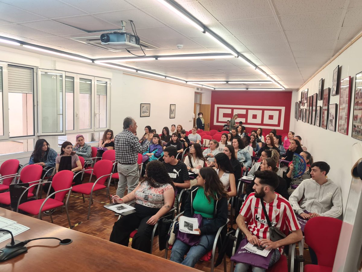 IAlhadra's tweet photo. Visita a las instalaciones de CCOO para conocer el origen, evolución y funcionamiento de un Sindicato. El alumnado ha podido realizar casos prácticos en los que han actuado como parte negociadora en conflictos labores de empresas de la provincia. @educaand  @ccooandalucia https://t.co/fwmtoC0zfz