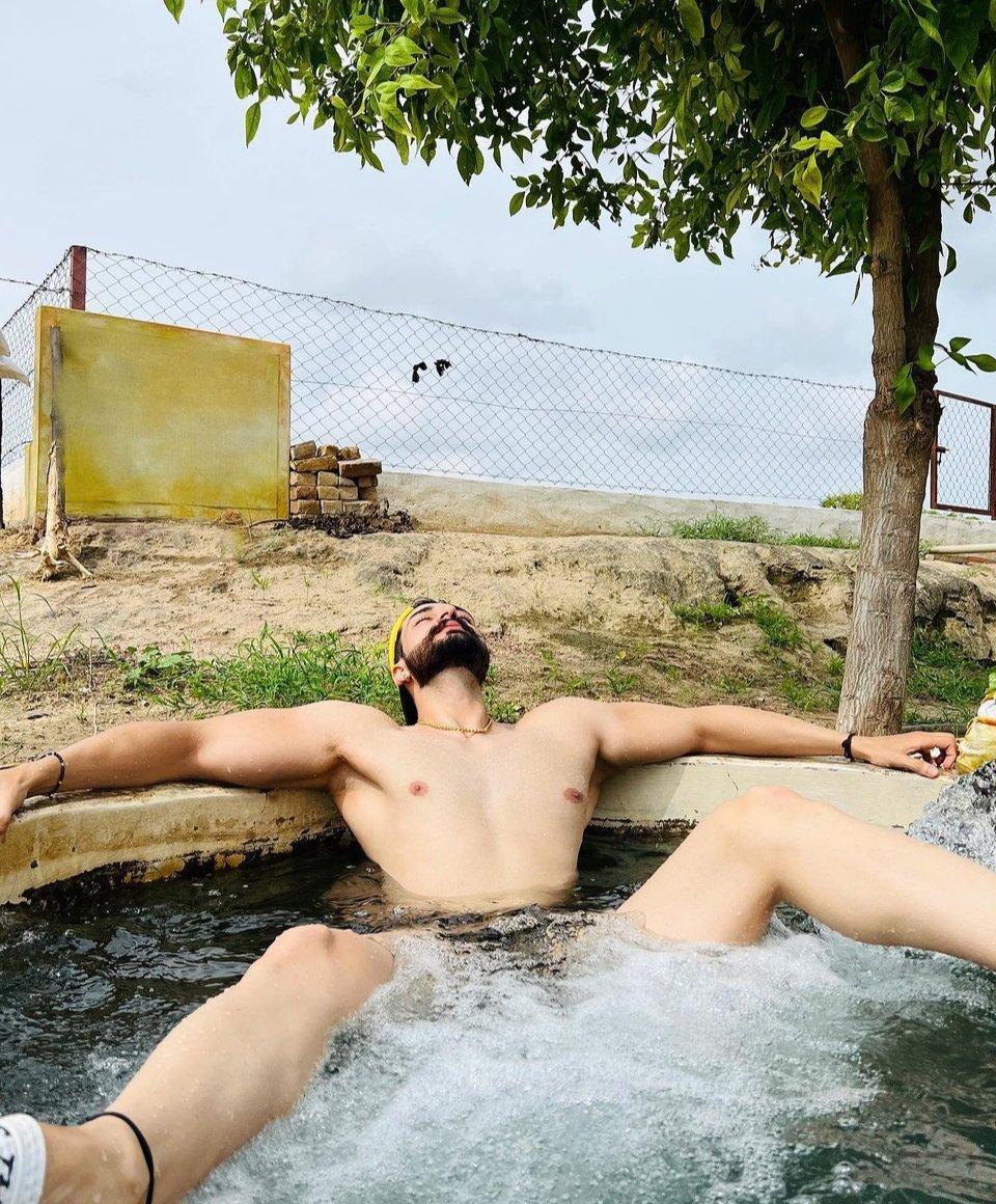 krick8802's tweet photo. He forcefully take blowjob from me in underwater https://t.co/51jhQRFsB5