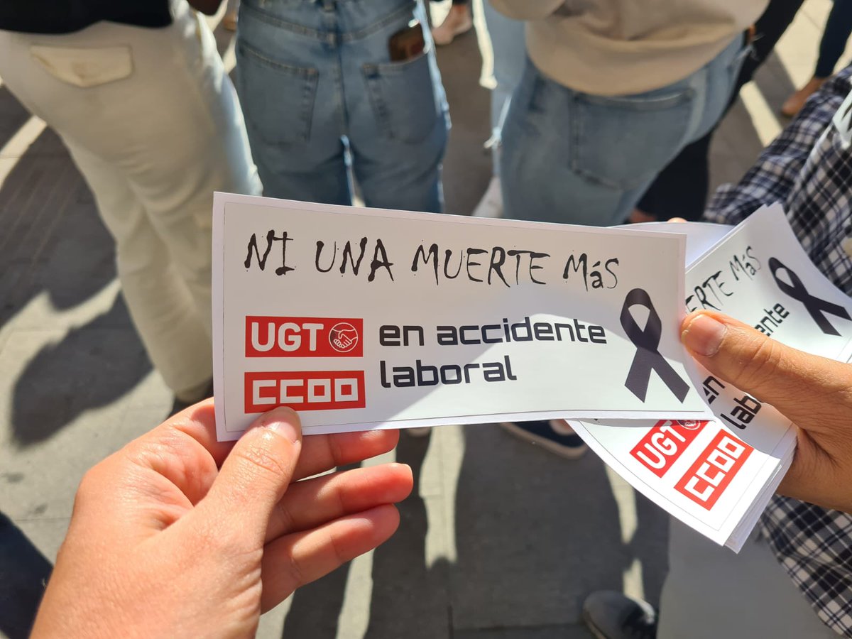 IAlhadra's tweet photo. Visita a las instalaciones de CCOO para conocer el origen, evolución y funcionamiento de un Sindicato. El alumnado ha podido realizar casos prácticos en los que han actuado como parte negociadora en conflictos labores de empresas de la provincia. @educaand  @ccooandalucia https://t.co/fwmtoC0zfz