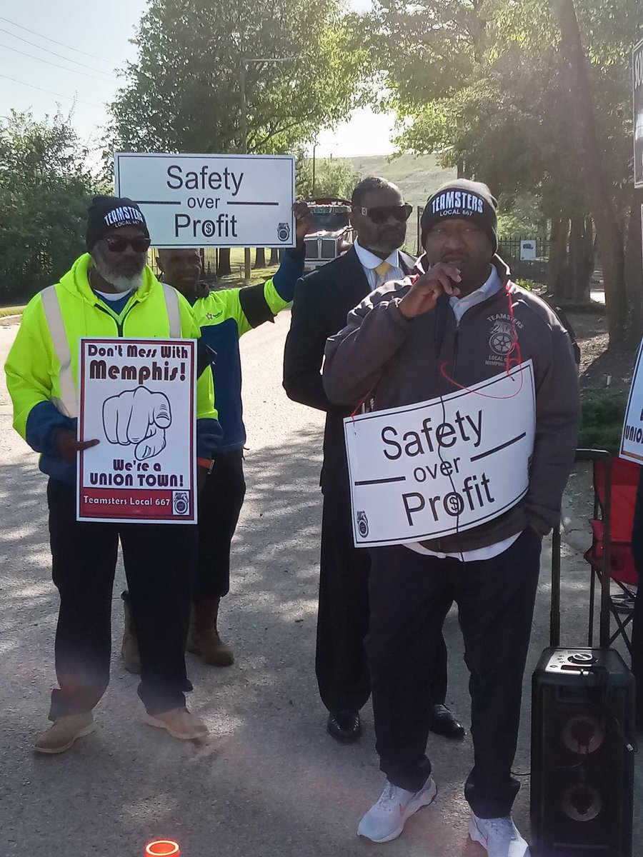 MemphisLabor's tweet photo. "Republic Services offered to exchange our Safety Bonus one day before the funeral of our Union sister who was killed here. How heartless is that?"
- James E. Jones, President, @Teamsters Local 667 #SafetyOverProfit https://t.co/YsJcP2ui3m