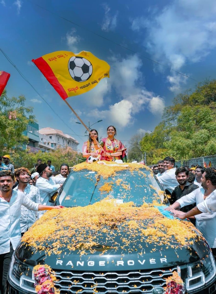 BellaryNamma's tweet image. Battle of Crorepatis in #Bellary 
Declared assets of major candidates. 

#KRPP - G Aruna Reddy : ₹ 250 Cr (approx) 
#Congress - N Bharath Reddy : ₹ 93 Cr (Approx) 
#BJP - G Someshekar Reddy : ₹ 60 Cr (approx) 

#Ballari #karnatakaassemblyelections