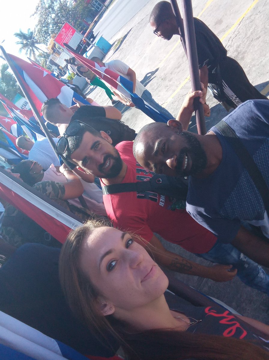 YudeinysD's tweet photo. Una manera muy relevante de recordar nuestra victoria de Girón reconociendo a los jóvenes destacados por su labor día a día .♥️🇨🇺♥️.A #Cuba Mano y corazón... https://t.co/eWD4OauX80
