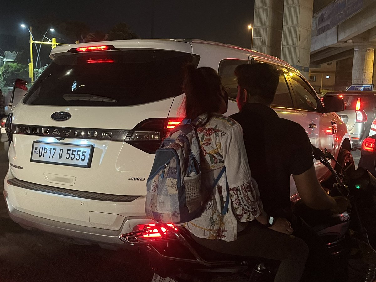 EastDelhi3's tweet photo. @DelhiPolice @dtptraffic Black film on the glasses. Date : 18.04.2023, time : 7:30 pm, location : Under red light of Karkardooma Flyover , East Delhi . Car no. UP 17Q 5555 . Please take action https://t.co/GVWdQUrN7j