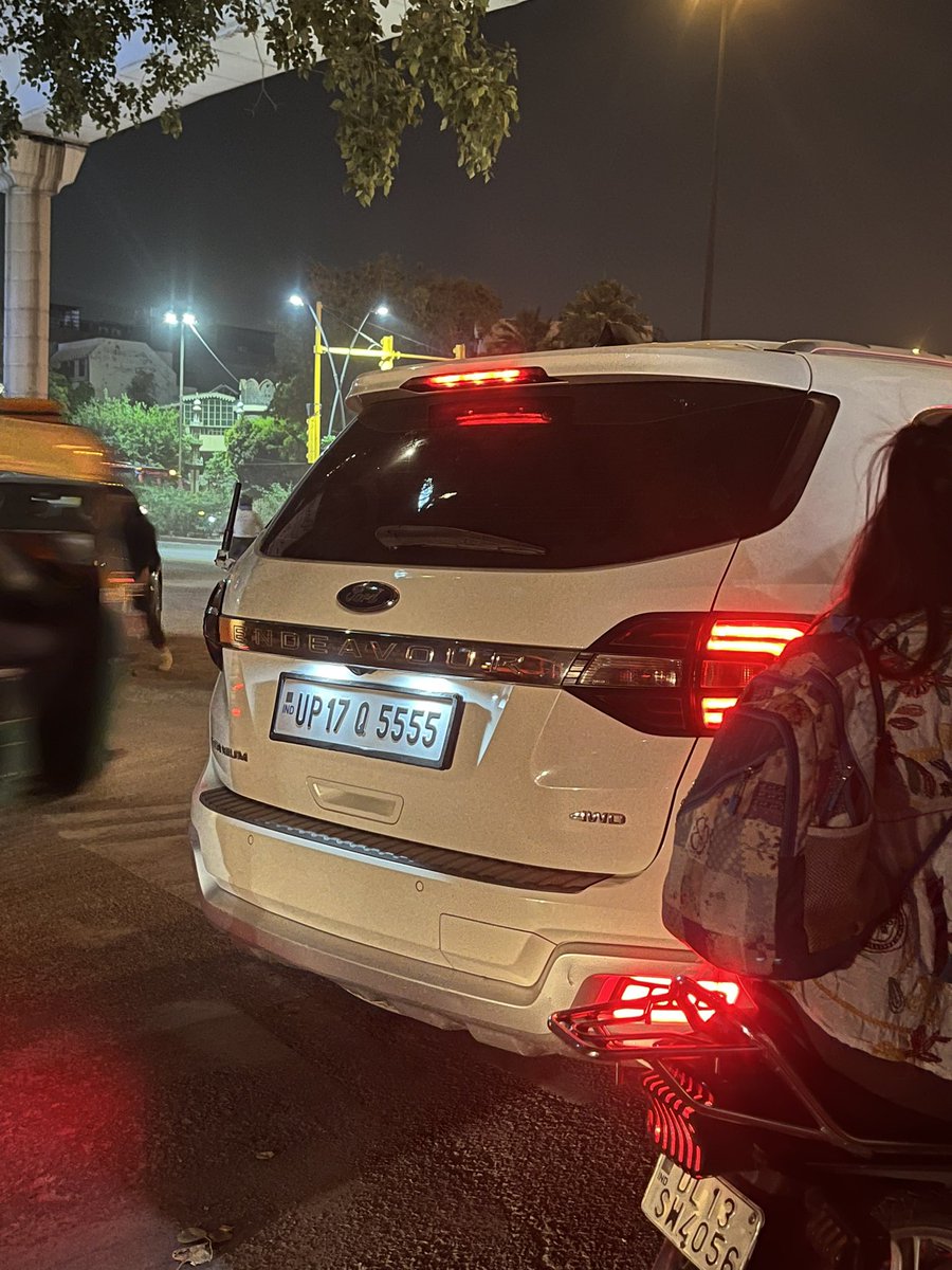 EastDelhi3's tweet photo. @DelhiPolice @dtptraffic Black film on the glasses. Date : 18.04.2023, time : 7:30 pm, location : Under red light of Karkardooma Flyover , East Delhi . Car no. UP 17Q 5555 . Please take action https://t.co/GVWdQUrN7j