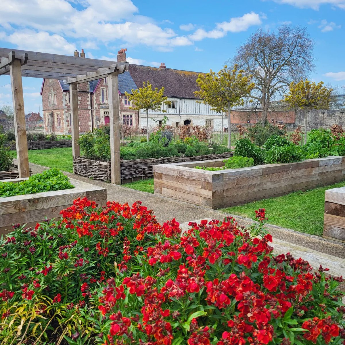 Llanthony Secunda Priory tweet media