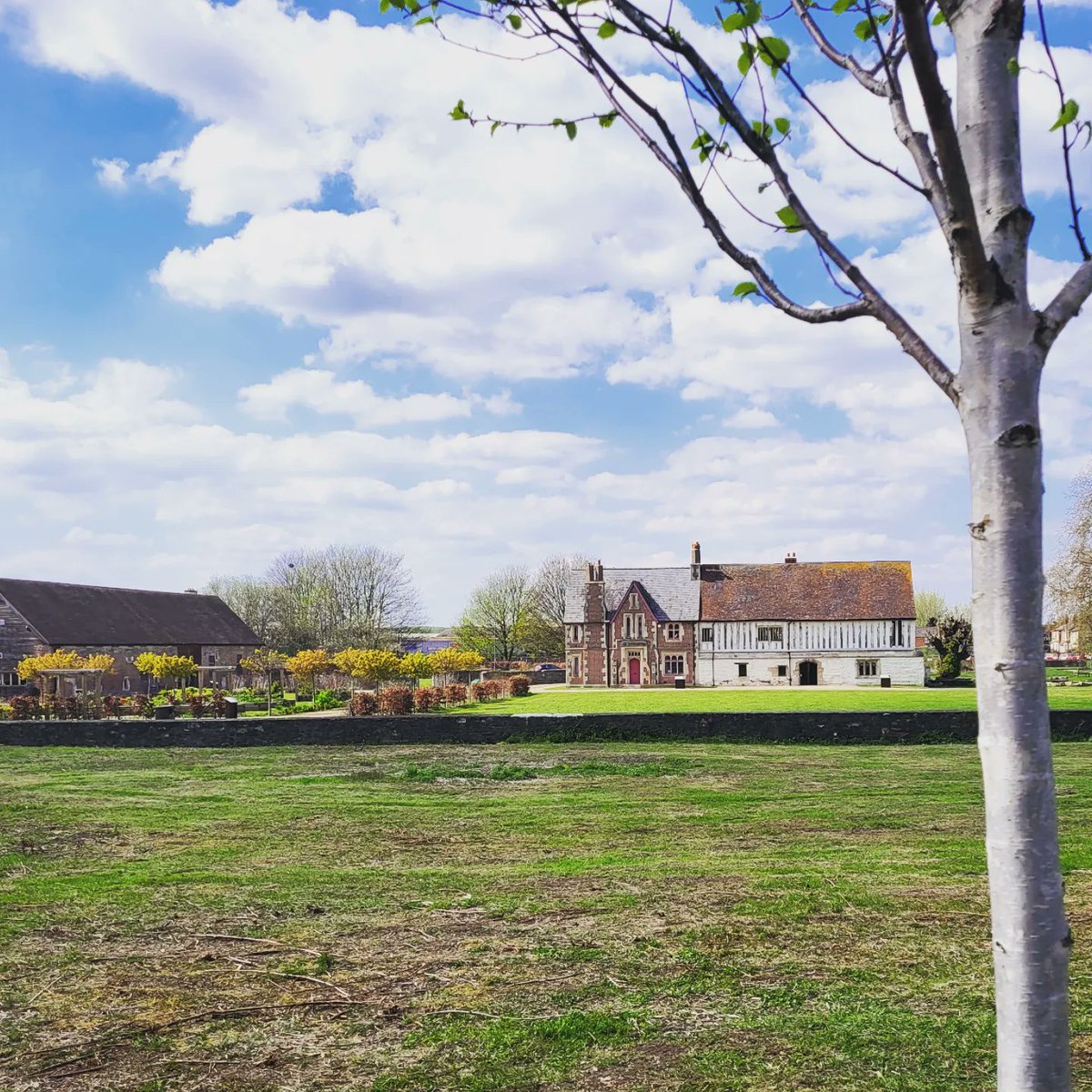 Llanthony Secunda Priory tweet media