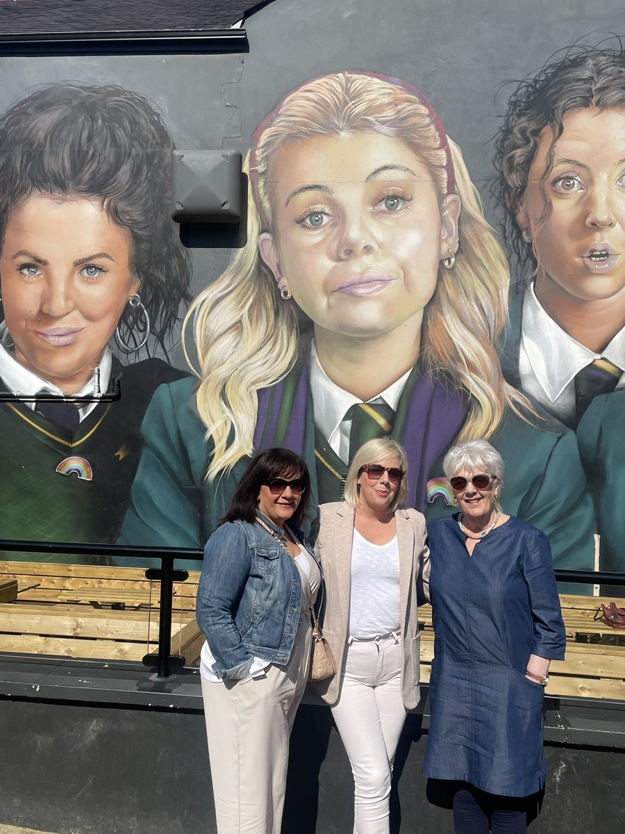 SpagJunct_Derry's tweet photo. @BillClinton welcome to Derry ! We are waiting for you ! https://t.co/ahmFEnSaSE