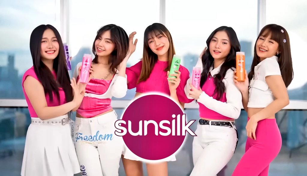 FourTEight027's tweet photo. Pakikompleto na po, baka may brands dyan na kulay yellow, painvite naman po ang MNL48 sa events nyo to perform o endorse ng product nyo po😅😇💙

Team M💛 TeamNV💚 TeamL🩷
#MNL48 @mnl48official 
@BabyBlue_HHE https://t.co/xhFqlwjZvG