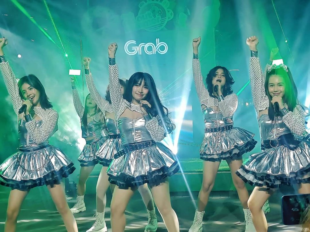 FourTEight027's tweet photo. Pakikompleto na po, baka may brands dyan na kulay yellow, painvite naman po ang MNL48 sa events nyo to perform o endorse ng product nyo po😅😇💙

Team M💛 TeamNV💚 TeamL🩷
#MNL48 @mnl48official 
@BabyBlue_HHE https://t.co/xhFqlwjZvG