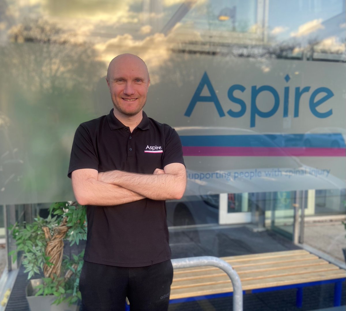 AspireCharity's tweet photo. Best of luck to @AspireLeisure Manager @deantearle  in the #LondonMarathon tomorrow. He says "I’ve been lucky enough to work with some wonderful people who have spinal cord injuries, I know how much Aspire means to them."

Read Dean's story &amp; sponsor him: https://t.co/KJZ2LHHqrg https://t.co/u9AzxfPgvE