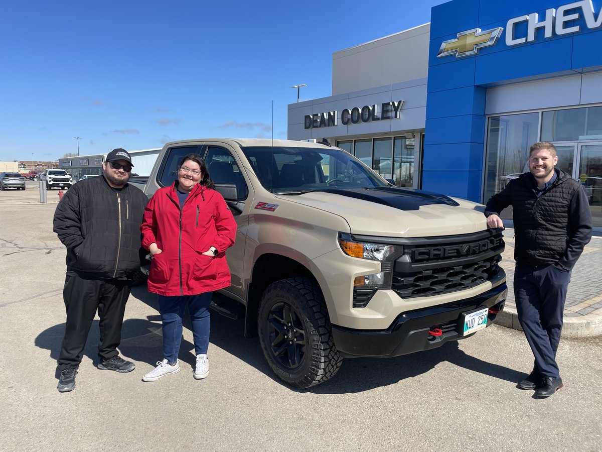 Congrats Desiree!! Thank you for your business with me here at Dean Cooley GM! Enjoy your sweet new Trailboss!! #DCGM #ShopParkland <a href="/Rhett_Law11/">Rhett Law</a>