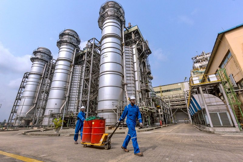 Shell_Nigeria's tweet photo. #NIES2023 Day3
Shell has #invested in businesses in Nigeria for more than 60 years. Shell companies are major contributors to the #economy and keep increasing their operations in the country.
🛢️ SPDC JV - 30%
🚢 SNEPCo Bonga - 55%
🛳️ LNG JV - 25.6%
🏭 SNG #Gas distribution - 100% https://t.co/veW4SYZ2Ez
