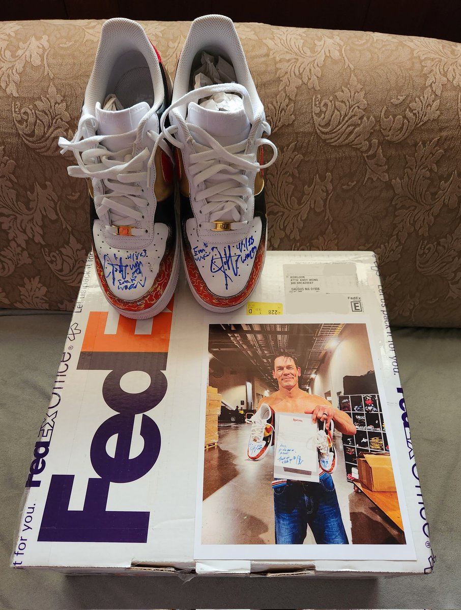 KowloonSaugus's tweet photo. Thank you very much @JohnCena for the surprise delivery! https://t.co/ZIMbfiPnUv