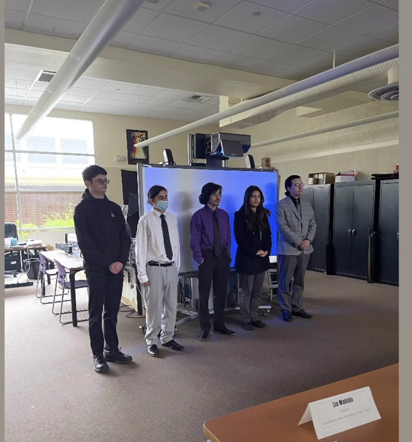 ACATL's tweet photo. Thank you to @officialSCUSD New Tech HS Principal Martin for inviting me to panel for the Senior ‘Defense of Learning’ presentations.  

These students reflect &amp; defend on their skills and performance during this senior year.  

Joined by @RhodesTrustee @twkayatta &amp; Sup. Aguilar https://t.co/jk8dYvi3Xc