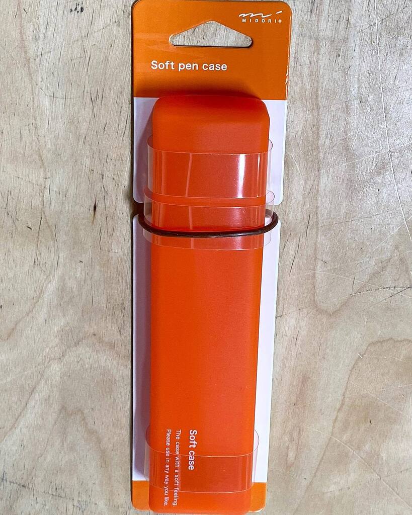 RawMaterials's tweet photo. The vibe is soft.🍦Meet the ✨NEW✨ Soft Pen Case from Midori 👋 "The case with a soft feeling. Please use in any way you like." Made from soft silicone and includes a rubber band (although it stays together nicely without it). They measure 6½" × 1½" × ¾" and are super soft … https://t.co/pvfiB48ZHG