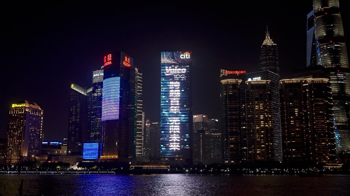 Valeo_Group's tweet photo. Did you notice us on the Shanghai Bund? 👀💚We turned 100 years this year! It says:

Safe, Green, Smart: Leading the future of mobility
Valeo 1923 - 2023
An important global automotive partner
A century of innovation, towards the infinite future! https://t.co/o5PcwRk9Uu
