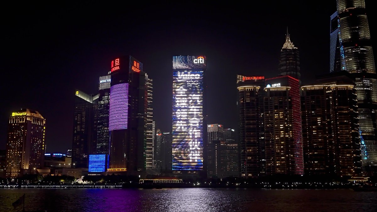 Valeo_Group's tweet photo. Did you notice us on the Shanghai Bund? 👀💚We turned 100 years this year! It says:

Safe, Green, Smart: Leading the future of mobility
Valeo 1923 - 2023
An important global automotive partner
A century of innovation, towards the infinite future! https://t.co/o5PcwRk9Uu